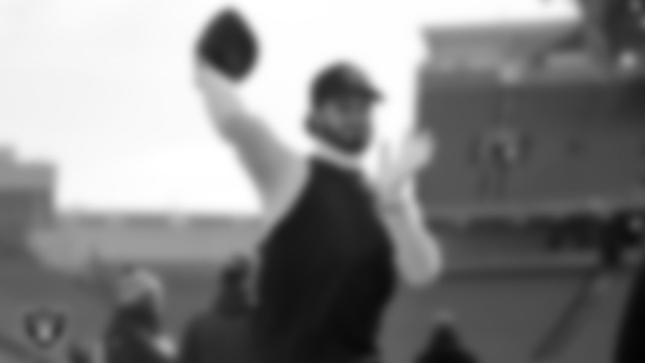 Las Vegas Raiders quarterback Derek Carr (4) warming up before the postseason away game against the Cincinnati Bengals.