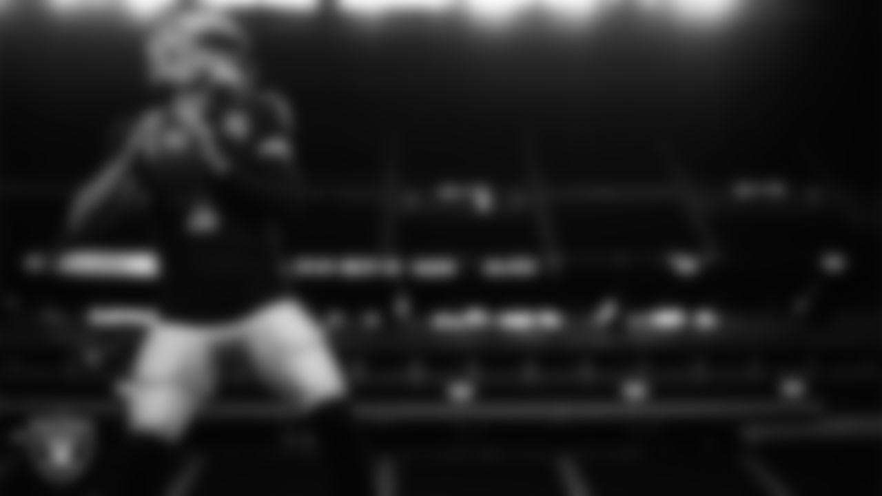 QB Derek Carr