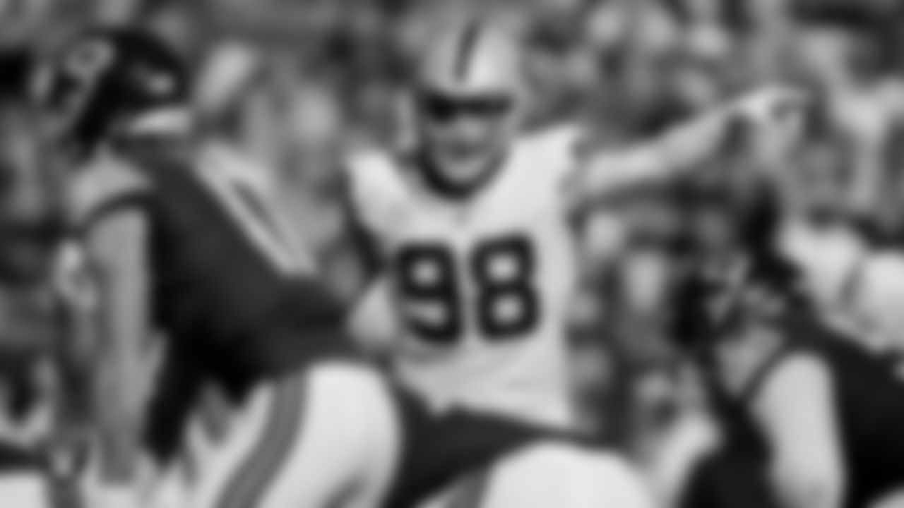 Las Vegas Raiders defensive end Maxx Crosby (98) during the regular season away game against the Chicago Bears at Soldier Field.