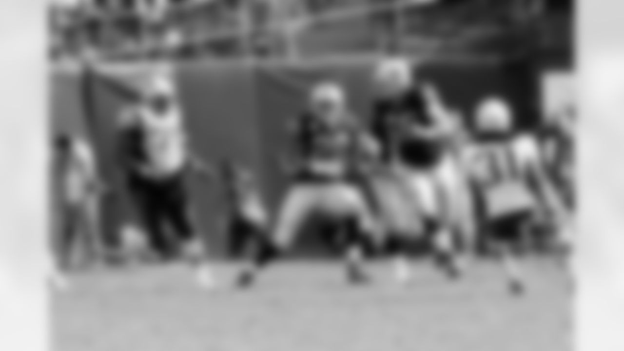 RB Darren McFadden ran for 75 yards, averaging 5.4 ypc.