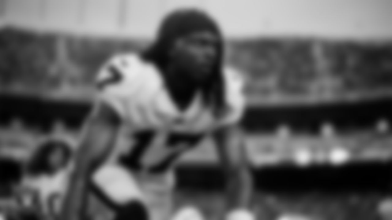 Las Vegas Raiders wide receiver Davante Adams (17) warming up before the regular season away game against the Kansas City Chiefs at GEHA Field at Arrowhead Stadium.