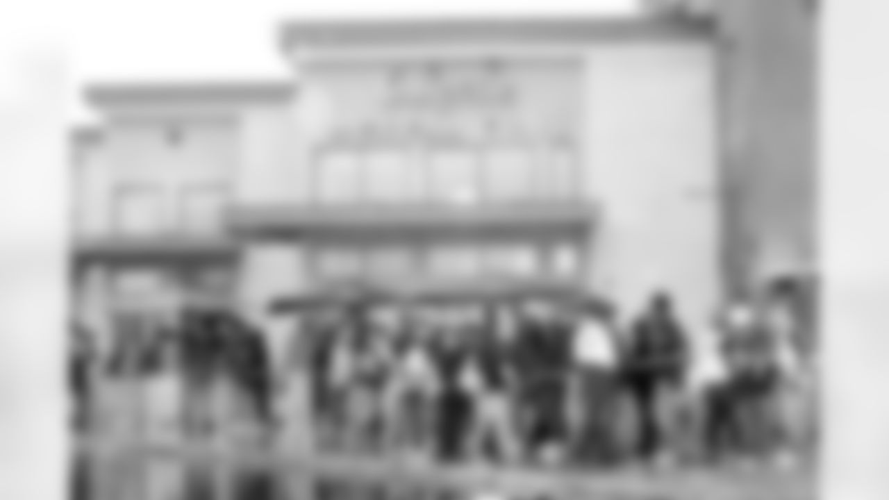 Fans lined up as early as 6:00 A.M. to meet the players at Chipotle in Alameda. Photo by Tony Gonzales.