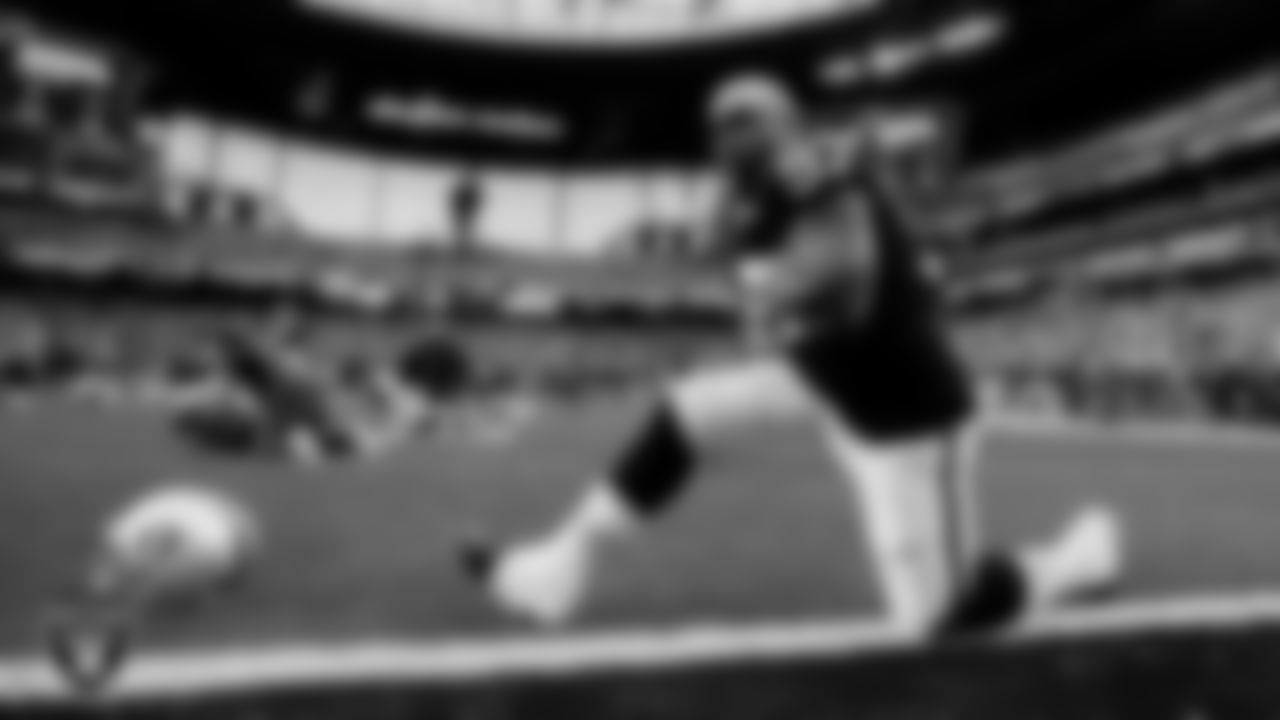 Las Vegas Raiders defensive tackle Damion Square (97) warming up before the regular season home game against the Cincinnati Bengals.