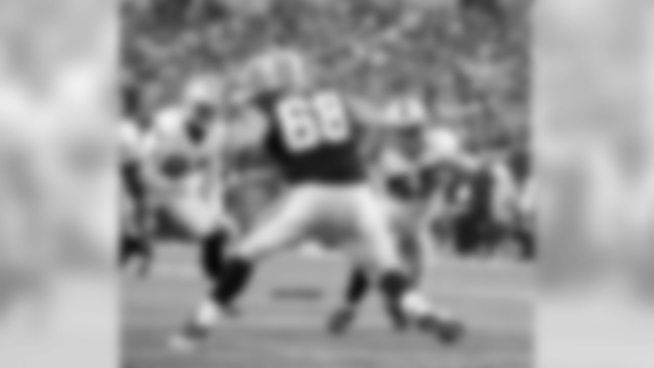 LB Sio Moore rushes against the Dallas offensive lineman.