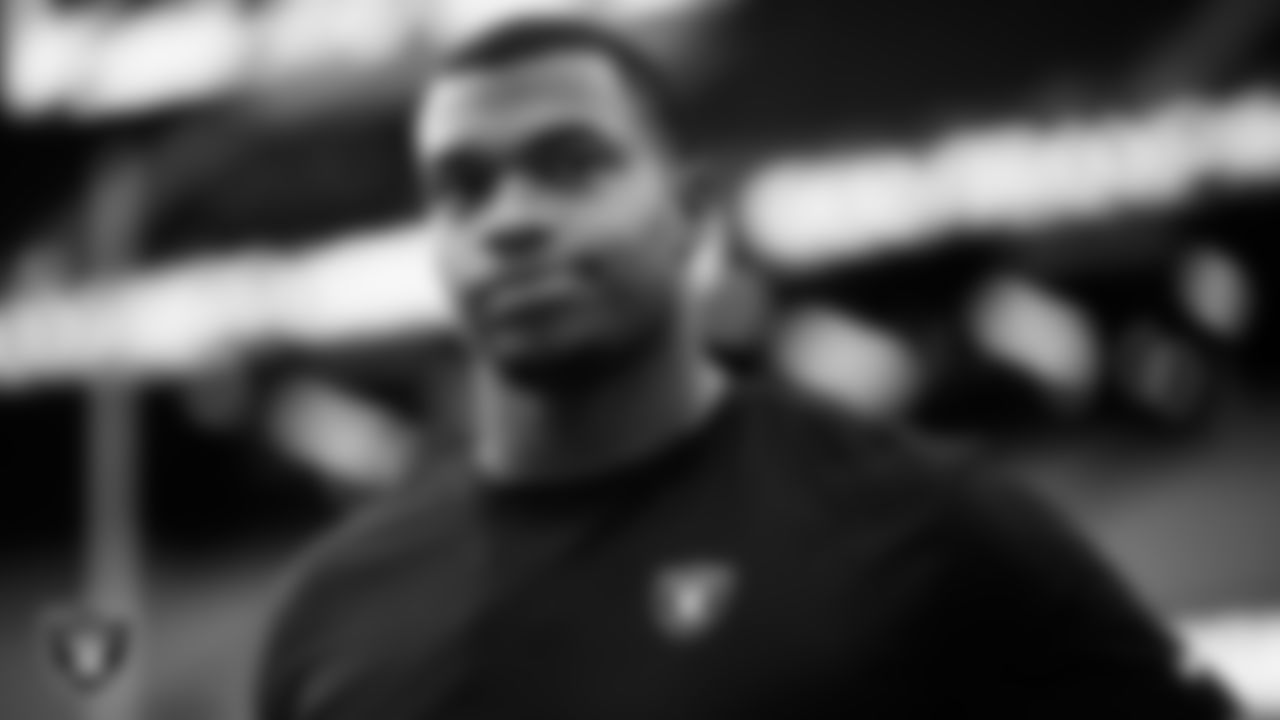 Las Vegas Raiders defensive end Tyree Wilson (9) warming up before the preseason home game against the San Francisco 49ers at Allegiant Stadium.