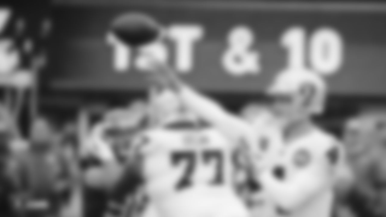The Raiders during the regular season game against the New York Jets at MetLife Stadium.