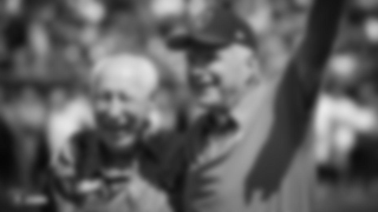 Raiders alumni Fred Biletnikoff and Daryle Lamonica are honored for their 1967 AFL Championship season before the Raiders regular season game against the Kansas Chiefs in 2019.