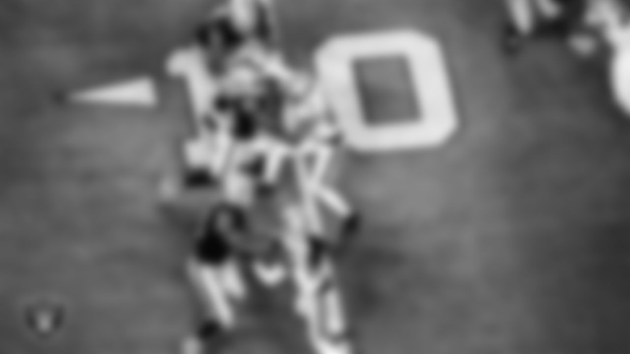 Las Vegas Raiders running back Jalen Richard (30) rushes during the regular season home game against the New Orleans Saints.