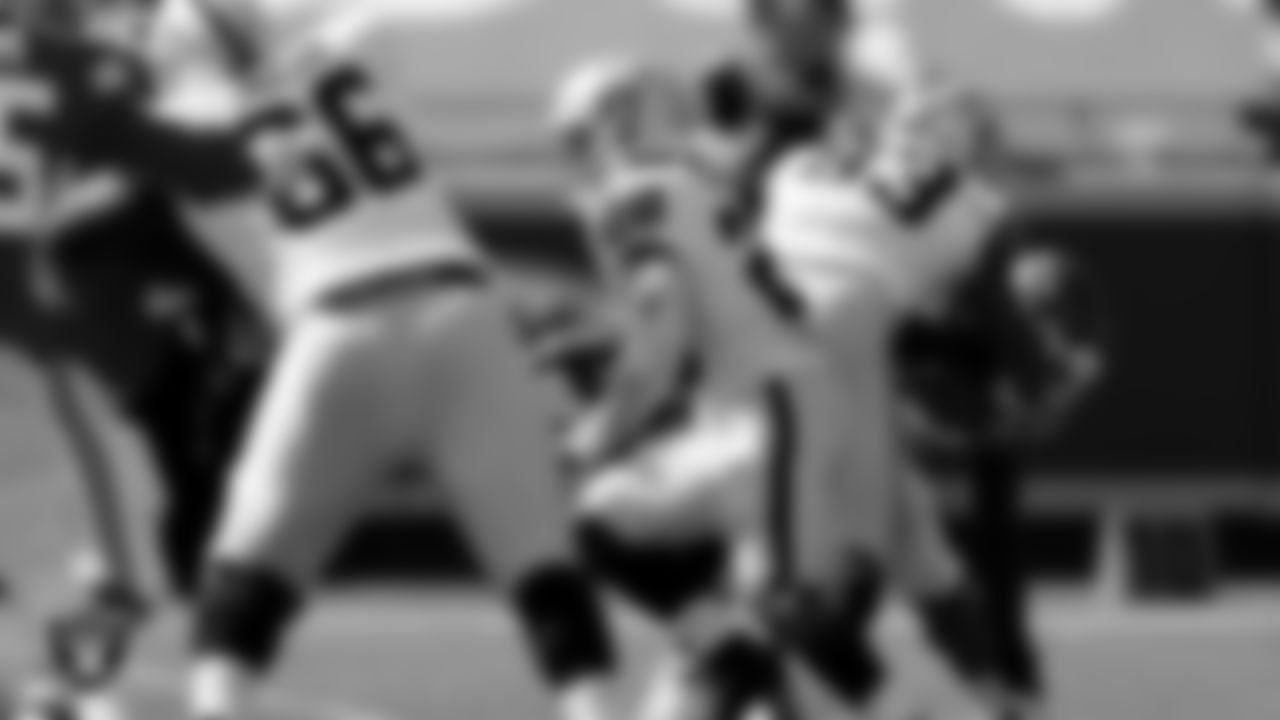 Las Vegas Raiders running back Josh Jacobs (28) during the regular season game against the Kansas City Chiefs at Arrowhead Stadium.