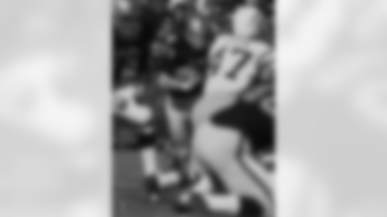WR Rod Sherman (1966)
Sherman was selected in the first round of the 1966 AFL Draft out of USC. He played in 53 games catching 35 passes for 533 yards and 1 touchdown. He also returned 19 punts for 113 yards and 26 kickoffs for 618 yards.