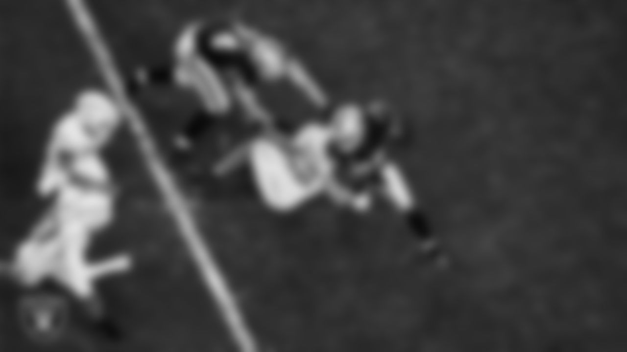 Las Vegas Raiders running back Josh Jacobs (28) rushes during the regular season home game against the Los Angeles Chargers.