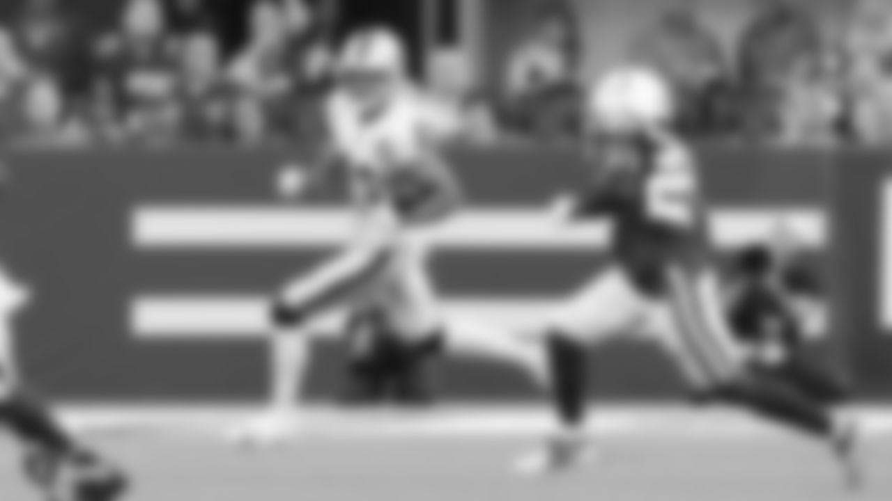 Raiders wide receiver Trevor Davis (11) returns a kick during the Raiders regular season game against the Indianapolis Colts.