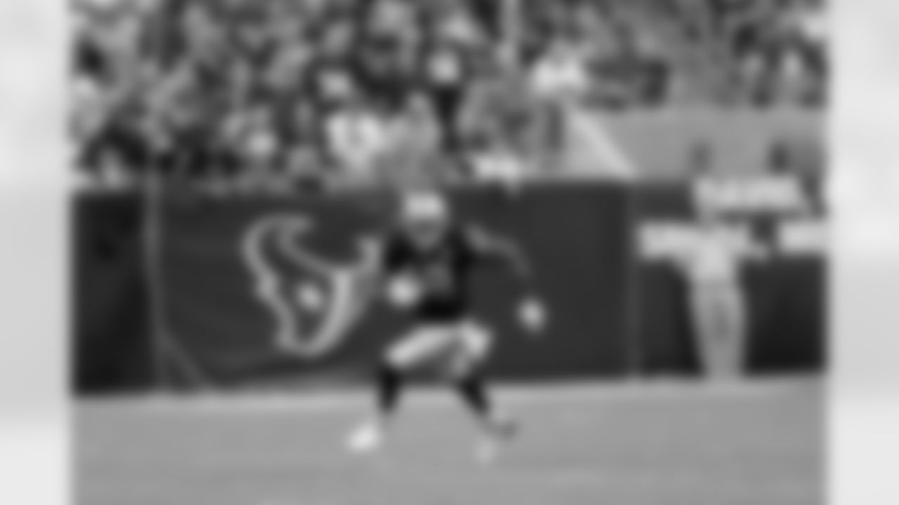Rookie WR Darrius Heyward-Bey gets loose for 20 yards on an end around.