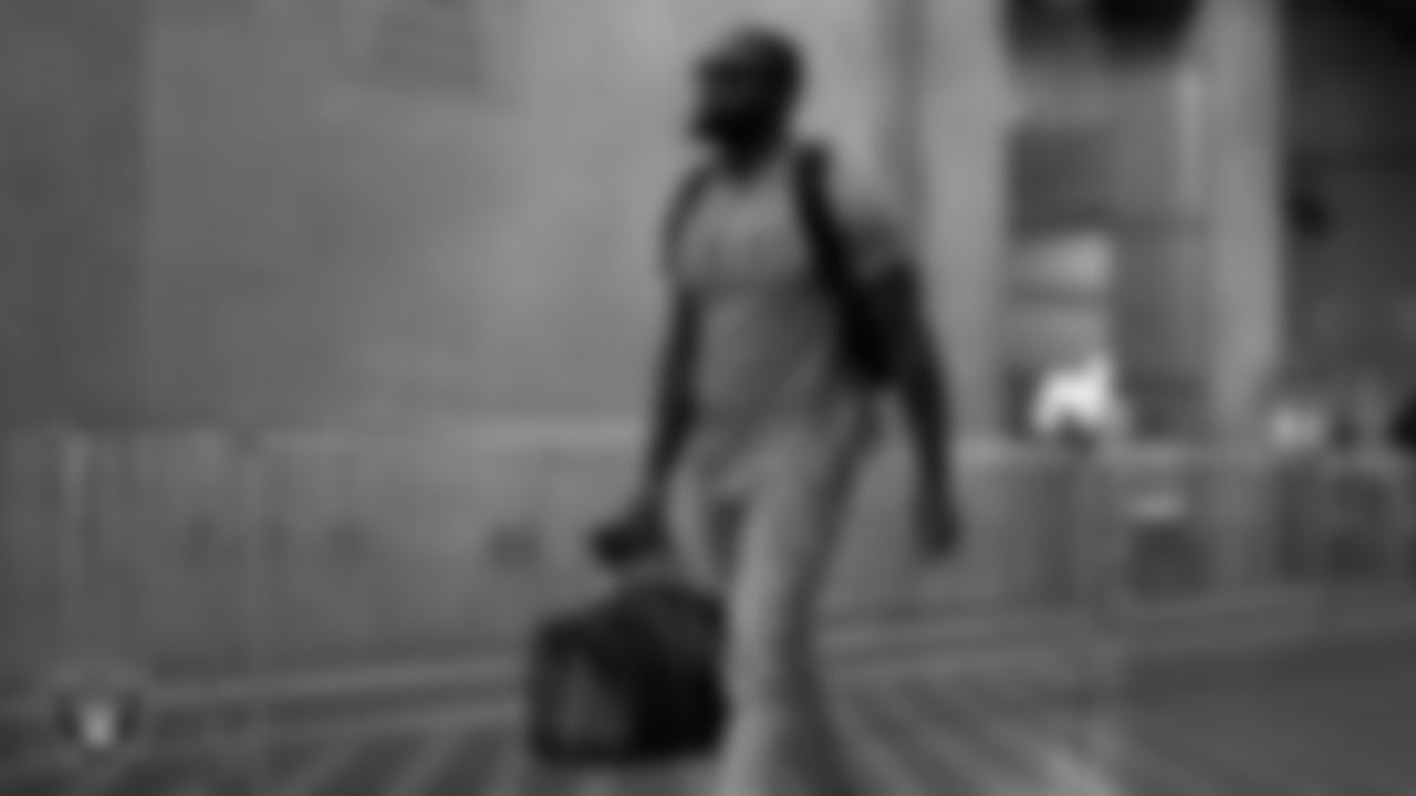 Las Vegas Raiders defensive end Yannick Ngakoue (91) arrives to the postseason away game against the Cincinnati Bengals.