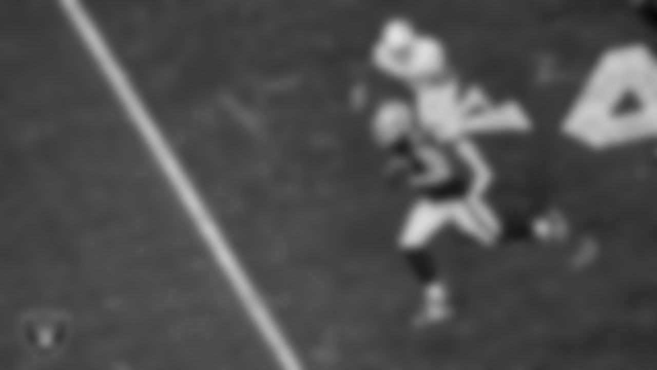 Las Vegas Raiders tight end Foster Moreau (87) during the regular season home game against the Los Angeles Chargers.