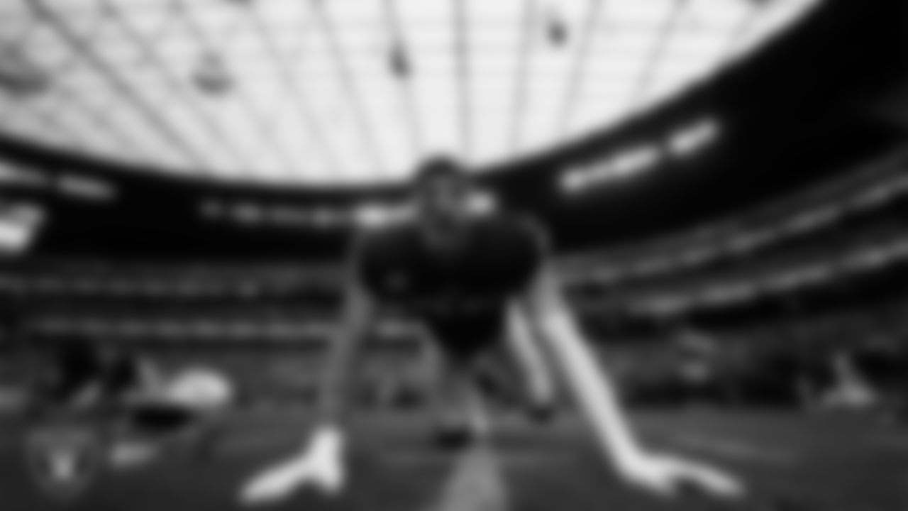 Las Vegas Raiders defensive end Maxx Crosby (98) warming up before the regular season home game against the Washington Football Team.
