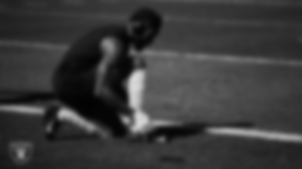 Las Vegas Raiders cornerback Nate Hobbs (39) warming up before the regular season away game against the Denver Broncos.
