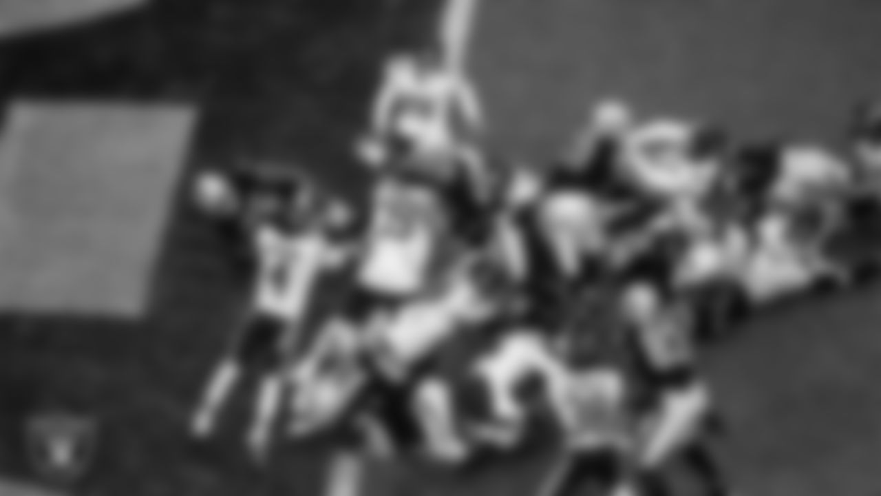 Las Vegas Raiders running back Josh Jacobs (28) rushes for a 1-yard touchdown during the regular season home game against the Chicago Bears.