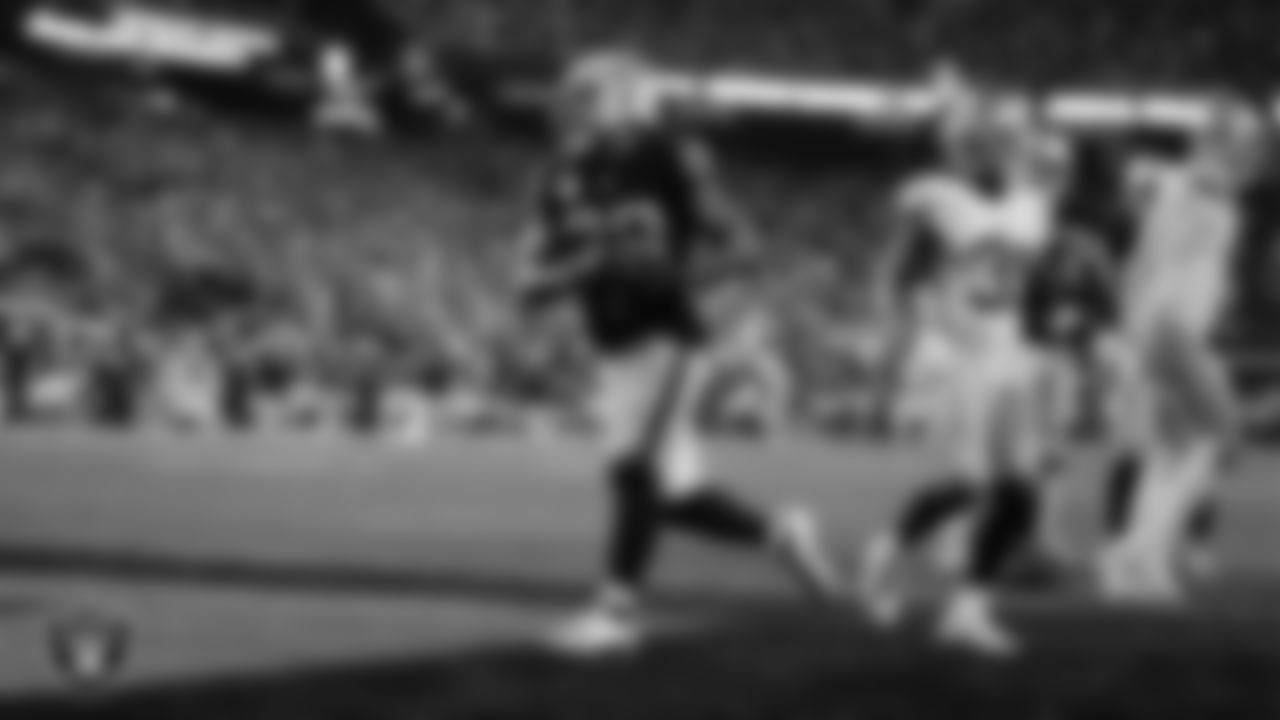 Las Vegas Raiders running back Josh Jacobs (28) rushes for a 1-yard touchdown during the regular season home game against the San Francisco 49ers at Allegiant Stadium.