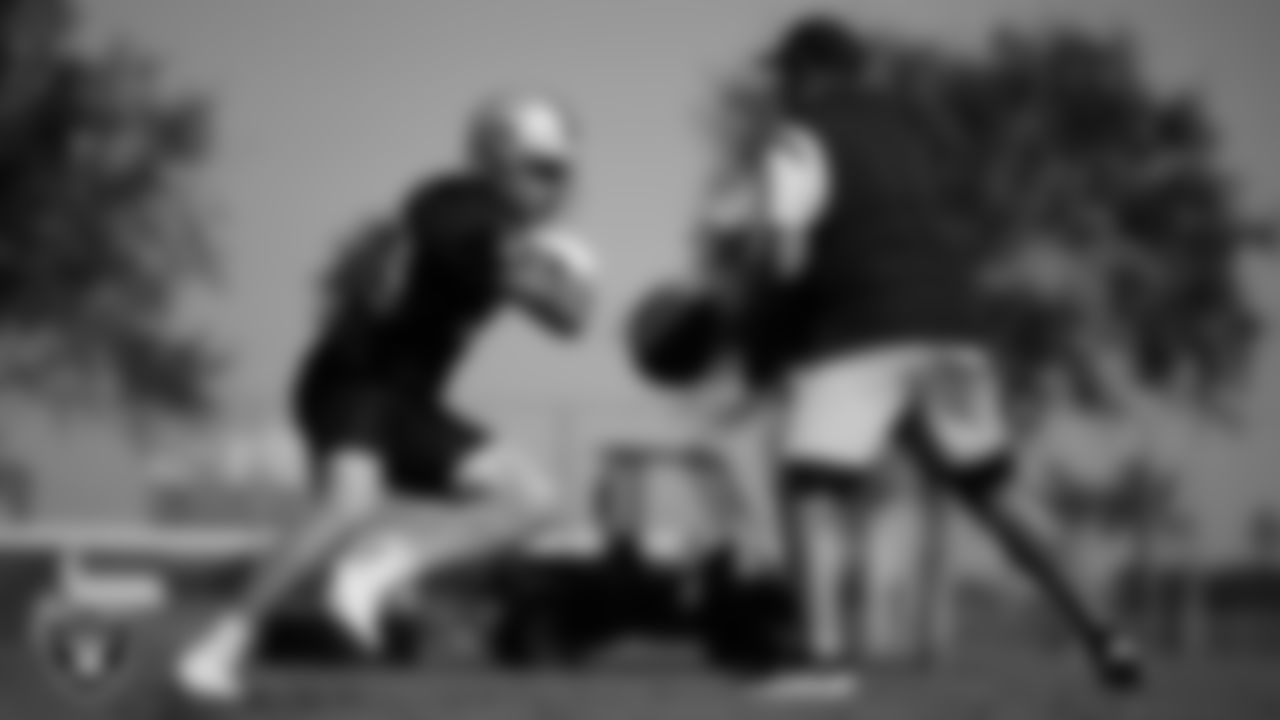Las Vegas Raiders defensive end Maxx Crosby (98) and defensive assistant and pass rush specialist Matthew Edwards during practice.