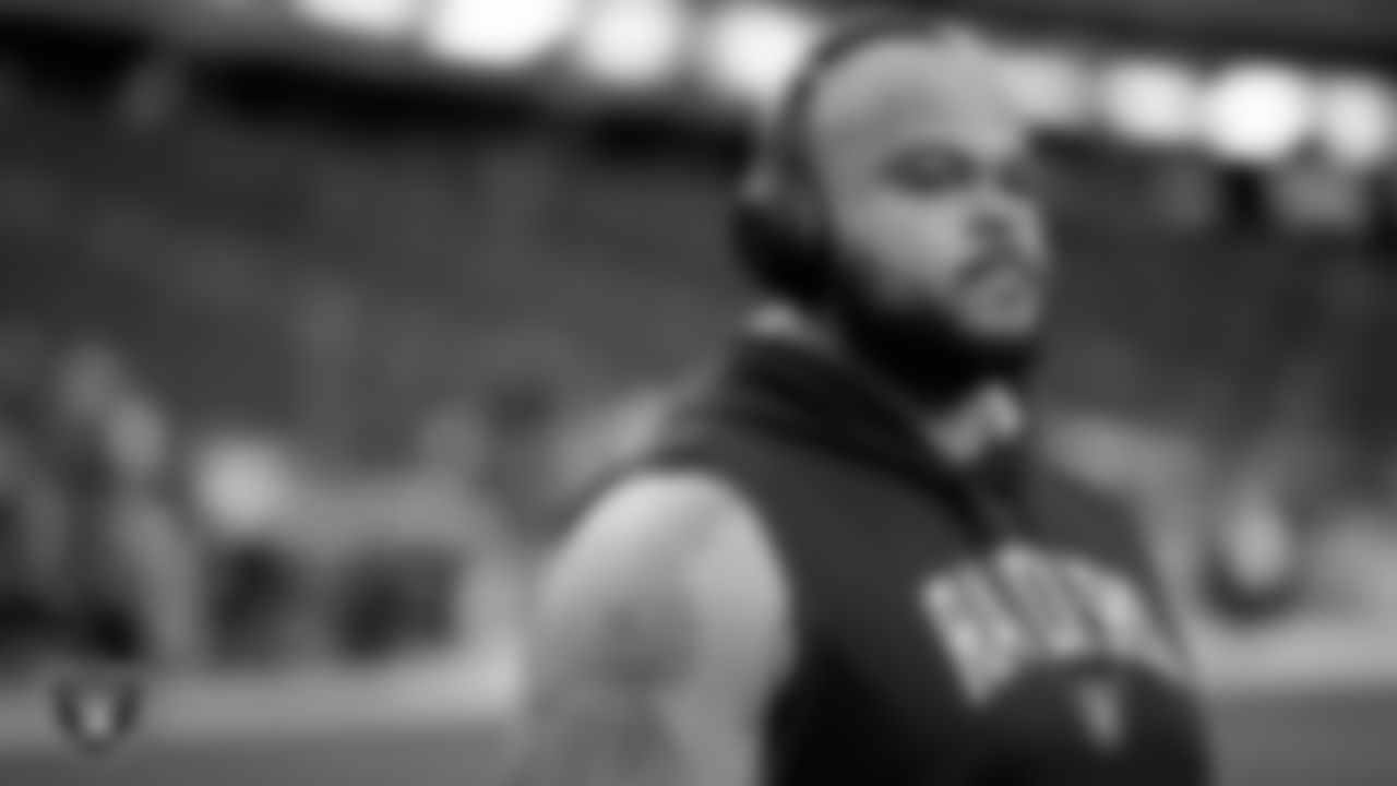 Las Vegas Raiders offensive lineman Jermaine Eluemunor (72) warming up before the regular season home game against the San Francisco 49ers at Allegiant Stadium.