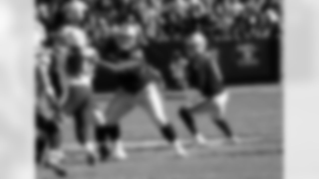 QB Derek Carr drops back to pass.