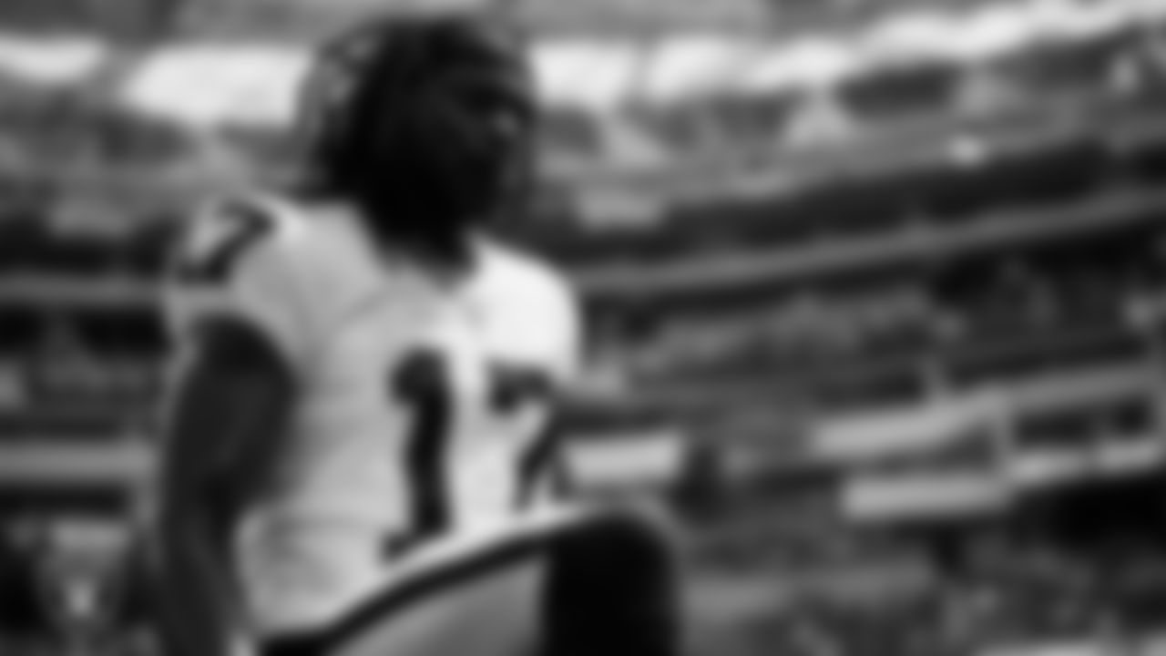 Las Vegas Raiders wide receiver Davante Adams (17) warming up before the regular season away game against the Los Angeles Chargers at SoFi Stadium.