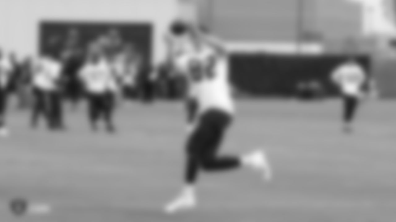 Raiders tight end Luke Willson (82) at a workout during phase two of the offseason program at the Raiders Practice Facility in Alameda, Calif.