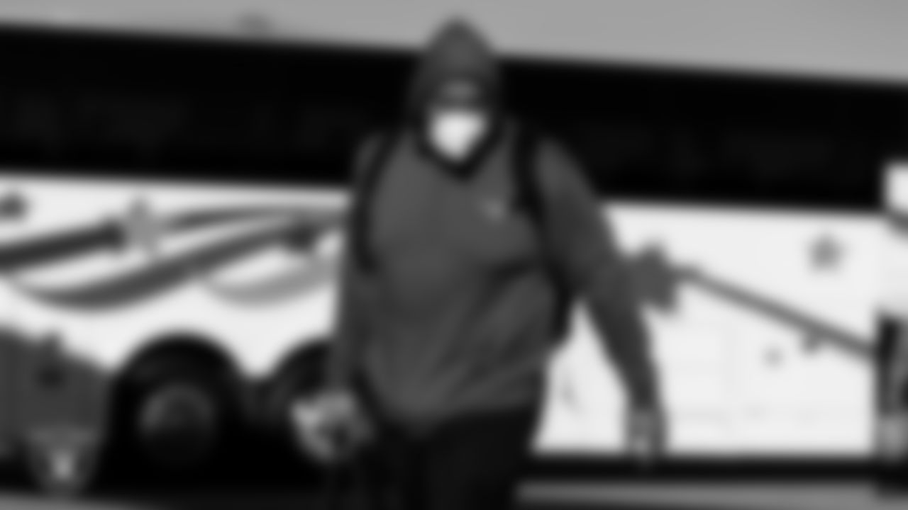 Las Vegas Raiders tackle Denzelle Good (71) departs for the regular season away game against the New York Jets.