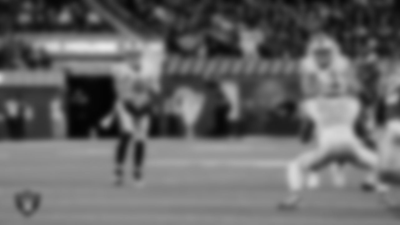 Las Vegas Raiders quarterback Derek Carr (4) during the regular season away game against the Los Angeles Rams at SoFi Stadium.