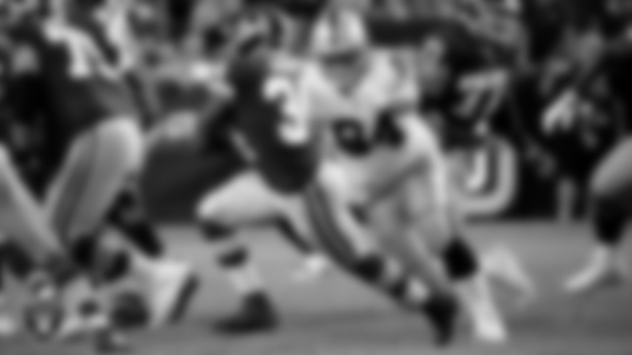 Oakland Raiders defensive tackle Eddie Vanderdoes (94) goes to make a tackle during the regular season away game against the Washington Football Team at FedEx Field, Sunday, September 24, 2017, in Landover, Md.