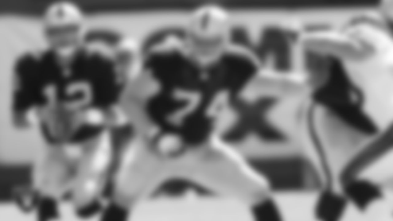 Oakland Raiders tackle Matt Stinchcomb (74) blocks as quarterback Rich Gannon looks for a receiver during the regular season home game against the Cincinnati Bengals at Network Associates Coliseum, Sunday, September 14, 2003, in Oakland, Calif.