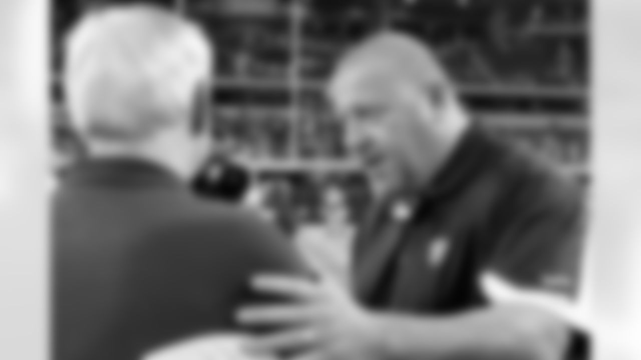 Raiders Head Coach Tom Cable talks with Cowboys Head Coach Wade Philips after the game. Photo by Tony Gonzales.