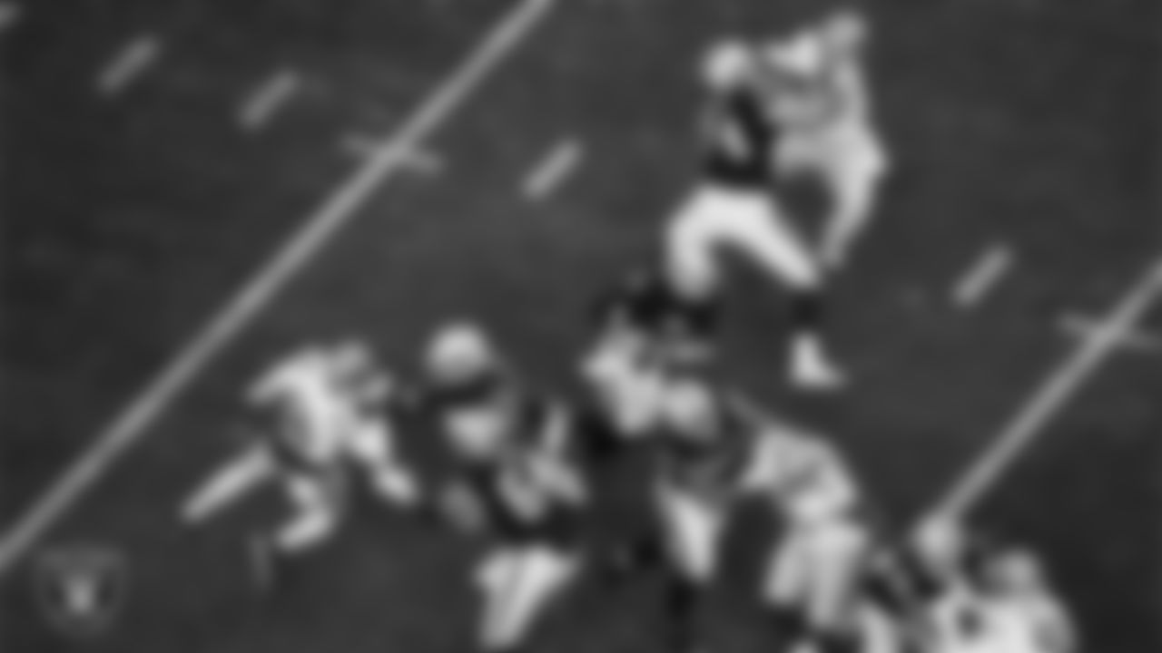 Las Vegas Raiders quarterback Jarrett Stidham (3) rushes during the regular season home game against the San Francisco 49ers at Allegiant Stadium.