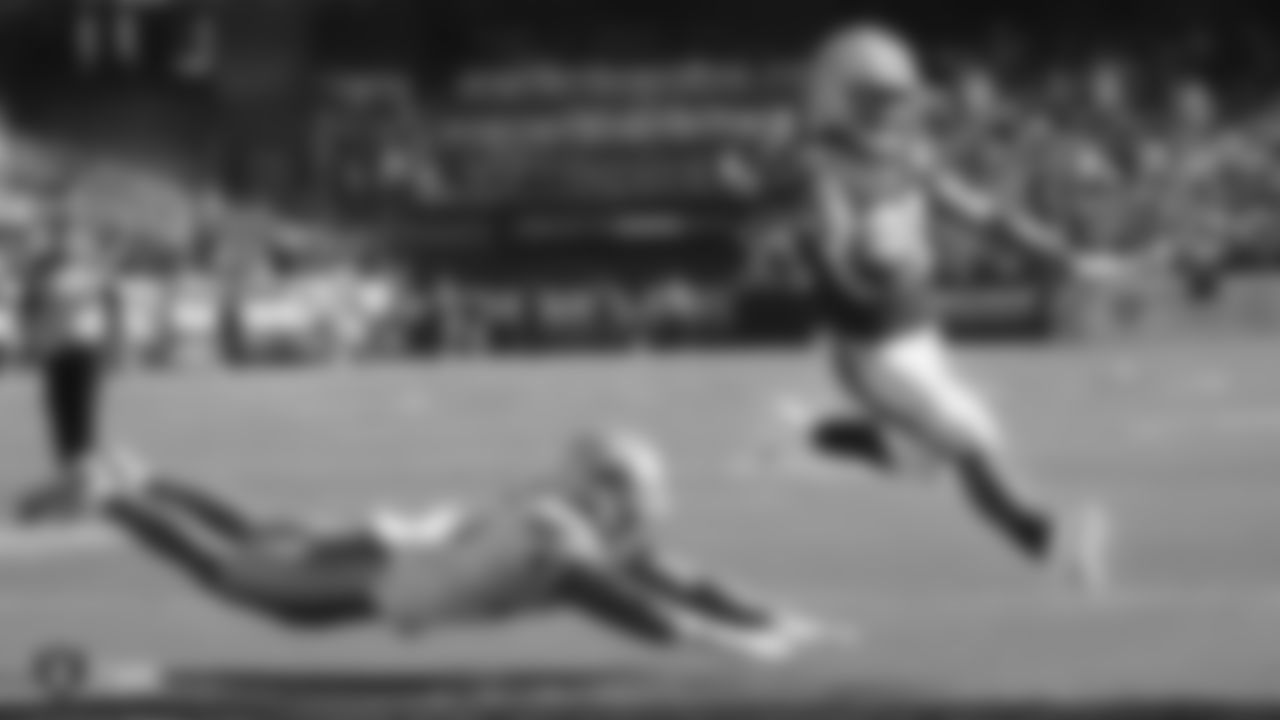 Raiders running back Josh Jacobs (28) rushes for a touchdown during the regular season game against the Detroit Lions.
