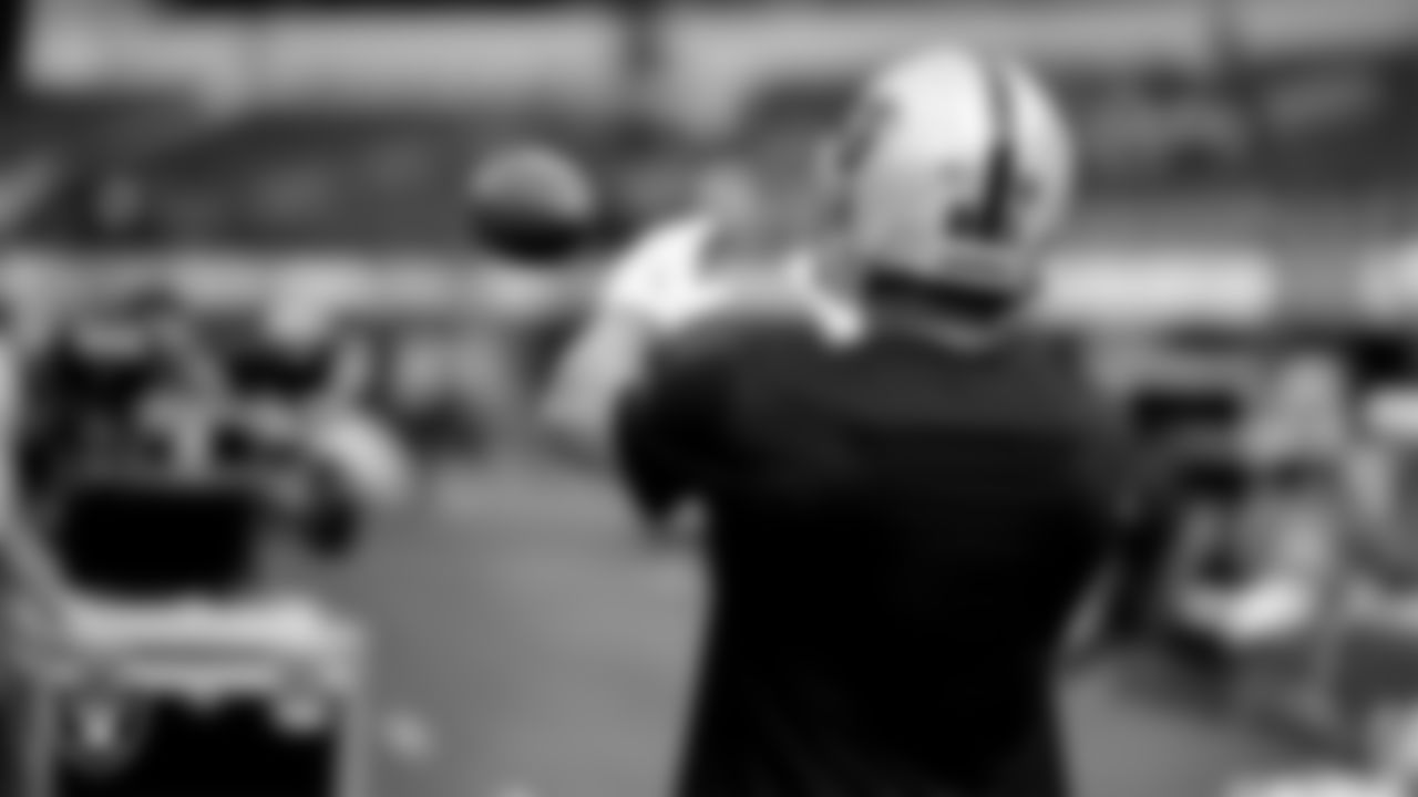 Las Vegas Raiders tight end Austin Hooper (81) warming up before the regular season away game against the Los Angeles Chargers at SoFi Stadium.