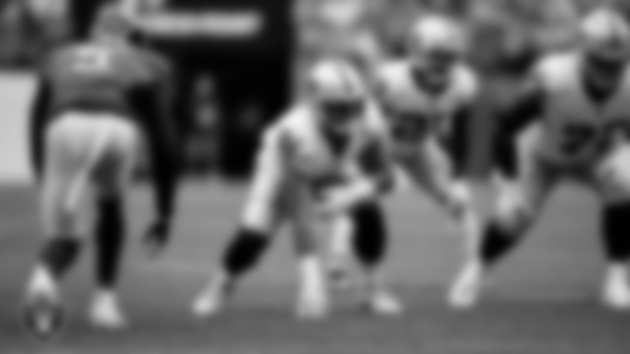 Las Vegas Raiders tight end Austin Hooper (81) during the regular season away game against the Denver Broncos at Empower Field at Mile High.
