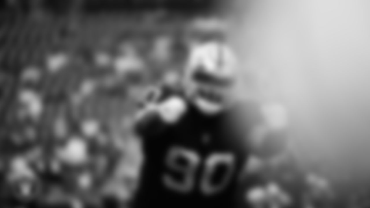 Las Vegas Raiders defensive tackle Johnathan Hankins (90) warming up before the preseason home game against the New England Patriots at Allegiant Stadium.