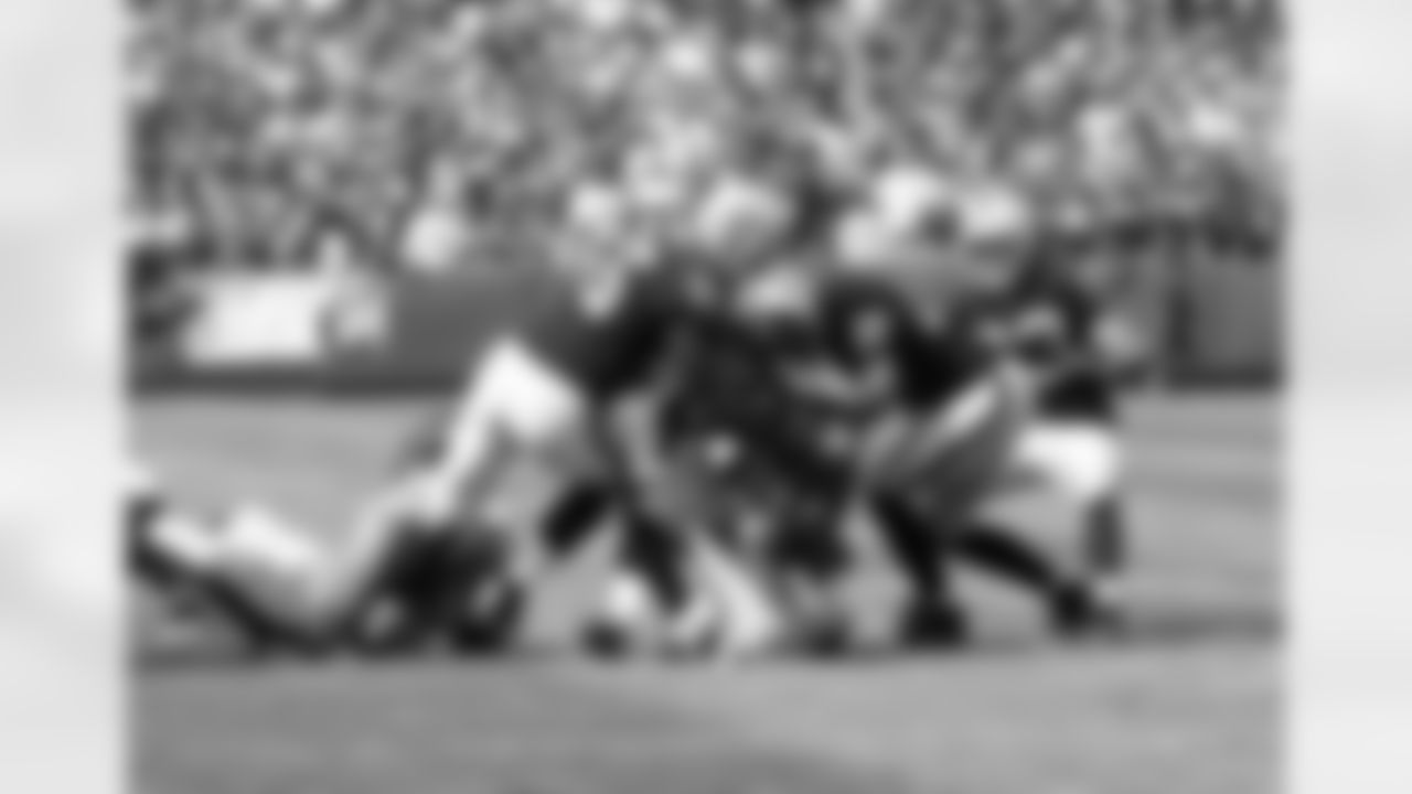 LBs Rolando McClain and Philip Wheeler wrap up the ball carrier.