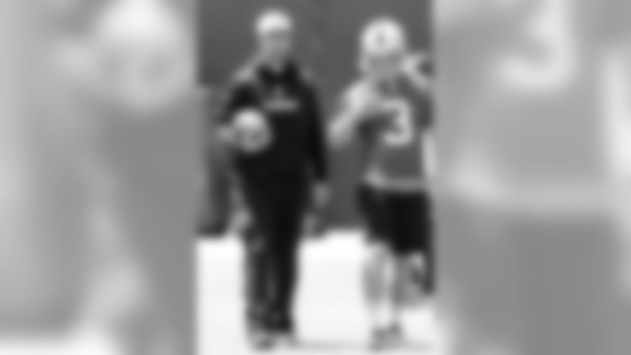 Assistant special teams coach Tracy Smith
