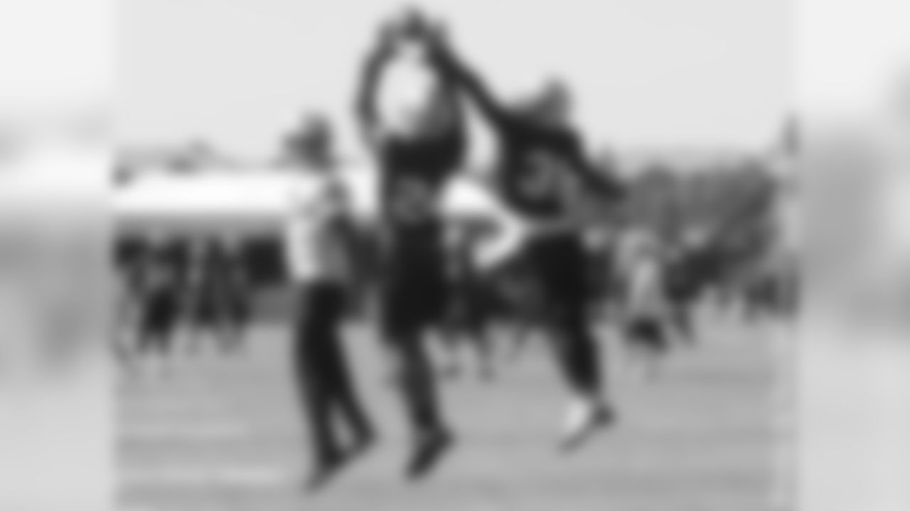 DB Charles Woodson and CB Tracy Porter attempt to break up a pass