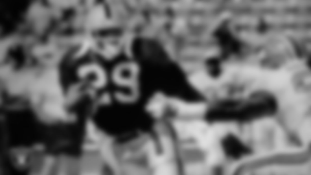 RB Eric Dickerson (1992)
Hall of Fame Class of 1999