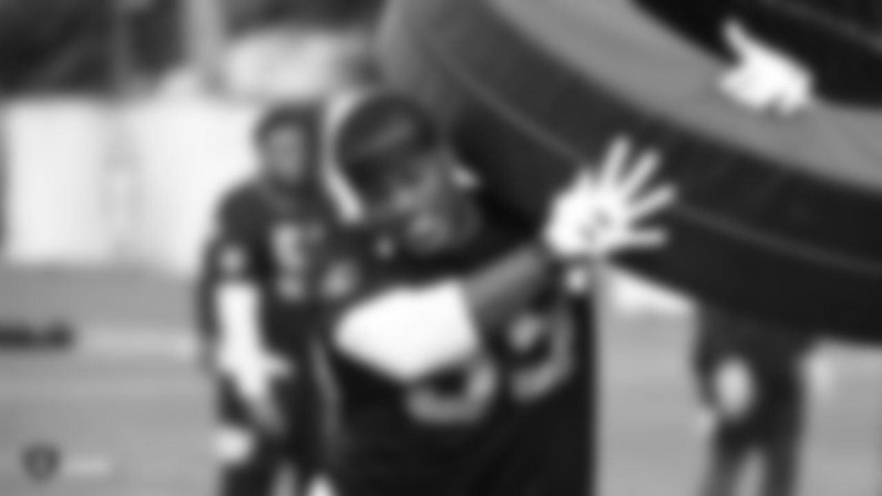 Raiders linebacker Tahir Whitehead (59) at a workout during phase two of the offseason program at the Raiders Practice Facility in Alameda, Calif.