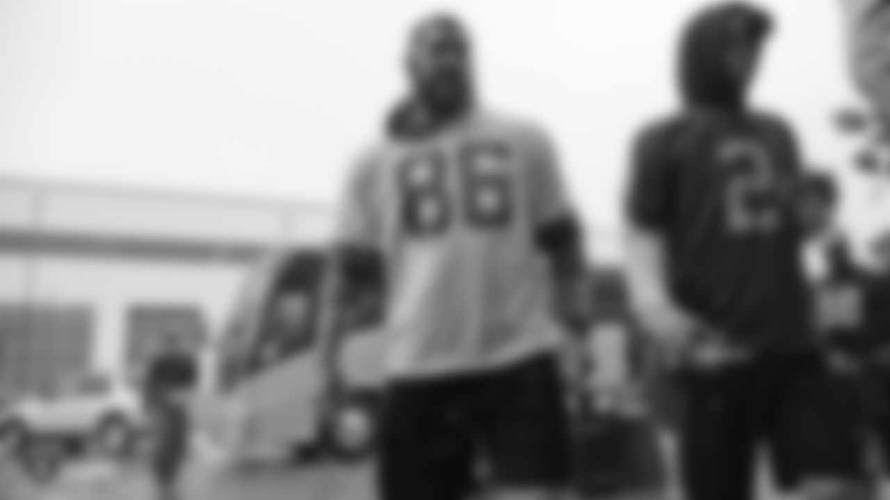 Oakland Raiders tight end Lee Smith (86) arrives to the field for practice at Bladium Sports & Fitness, Wednesday, November 21, 2018, in Alameda, California.
