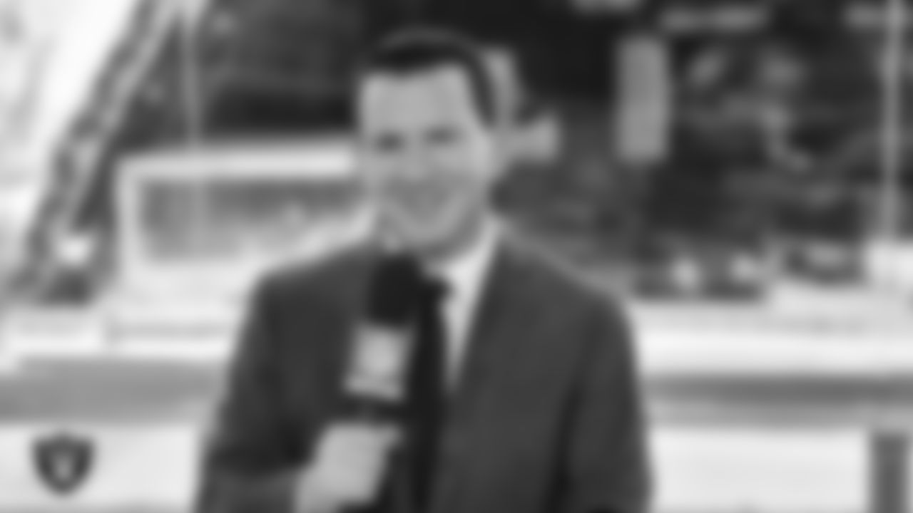 NFL Network analyst Ian Rapoport on set ahead of the NFL Draft.