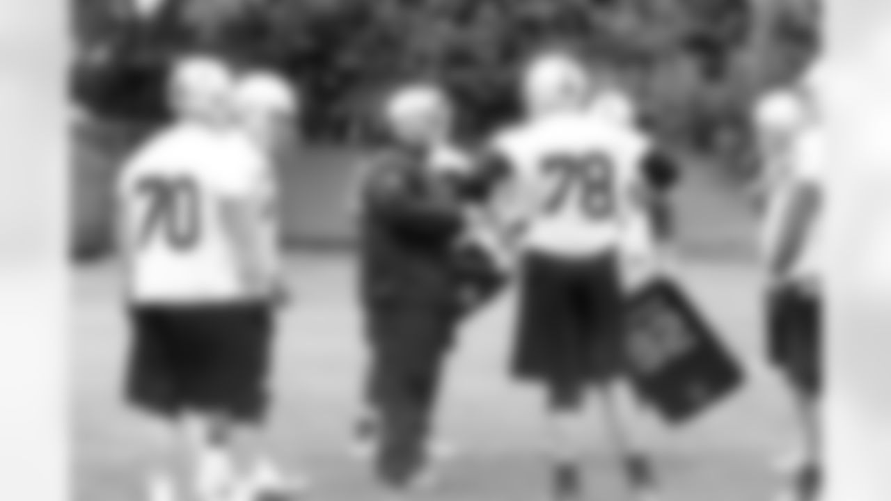 Assistant offensive line coach Steve Wisniewski works with the line during individual drills.