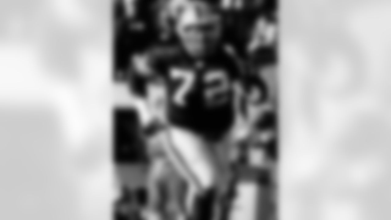 Lincoln Kennedy played in 121 games with 119 starts in eight years with the Raiders. He was selected for three Pro Bowls and named 1st Team All-Pro once. Kennedy anchored a line for an offense that led the NFL in rushing in 2000 and total offense in 2002, and was a key member of three straight AFC West championship squads and started at right tackle in Super Bowl XXXVII.