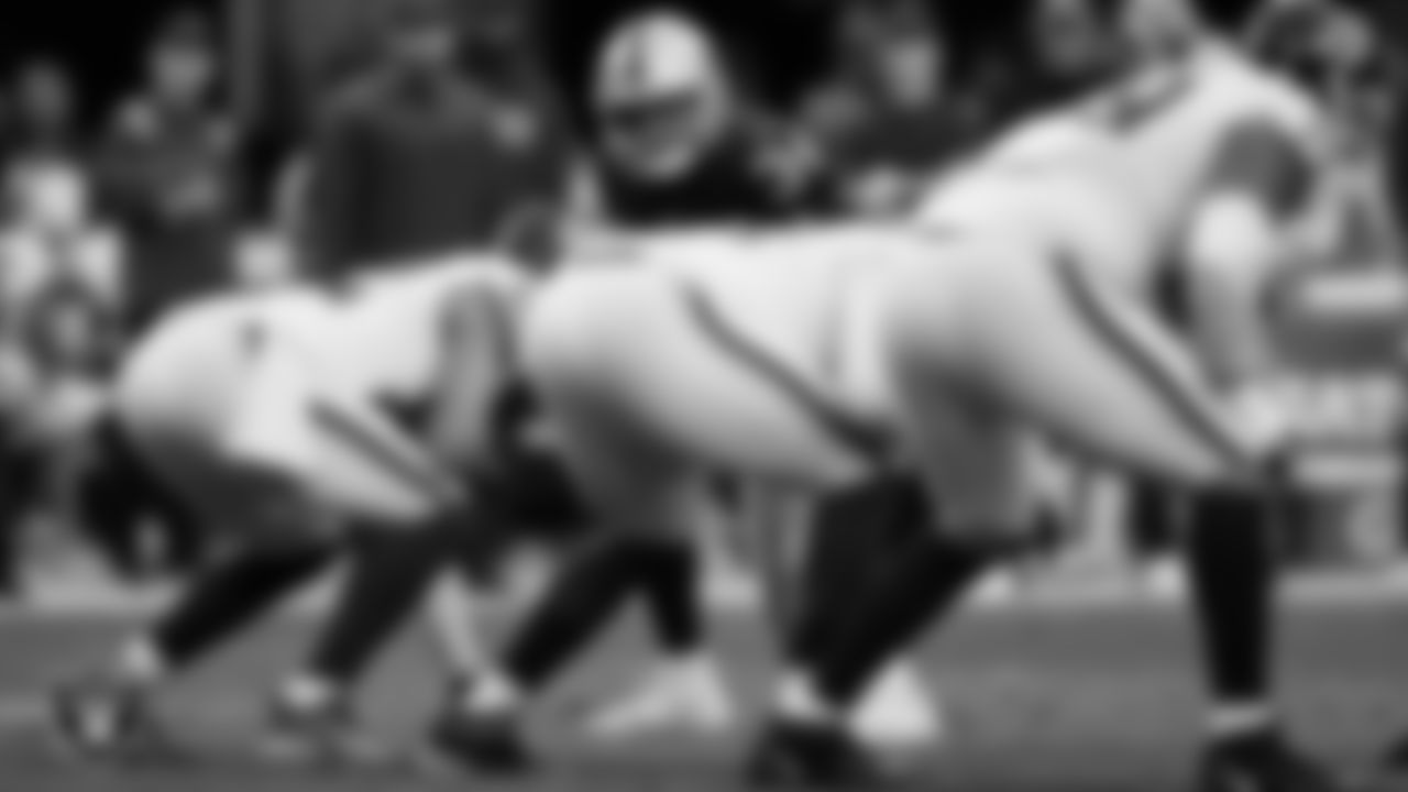 Las Vegas Raiders linebacker K.J. Wright (34) lines up before the snap during the regular season home game against the Washington Football Team.