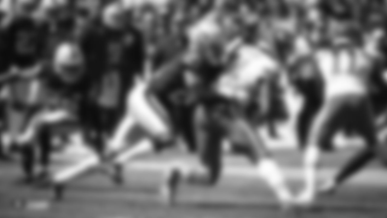 Raiders cornerback Gareon Conley (21) makes a tackle during the Raiders regular season game against the Kansas City Chiefs.