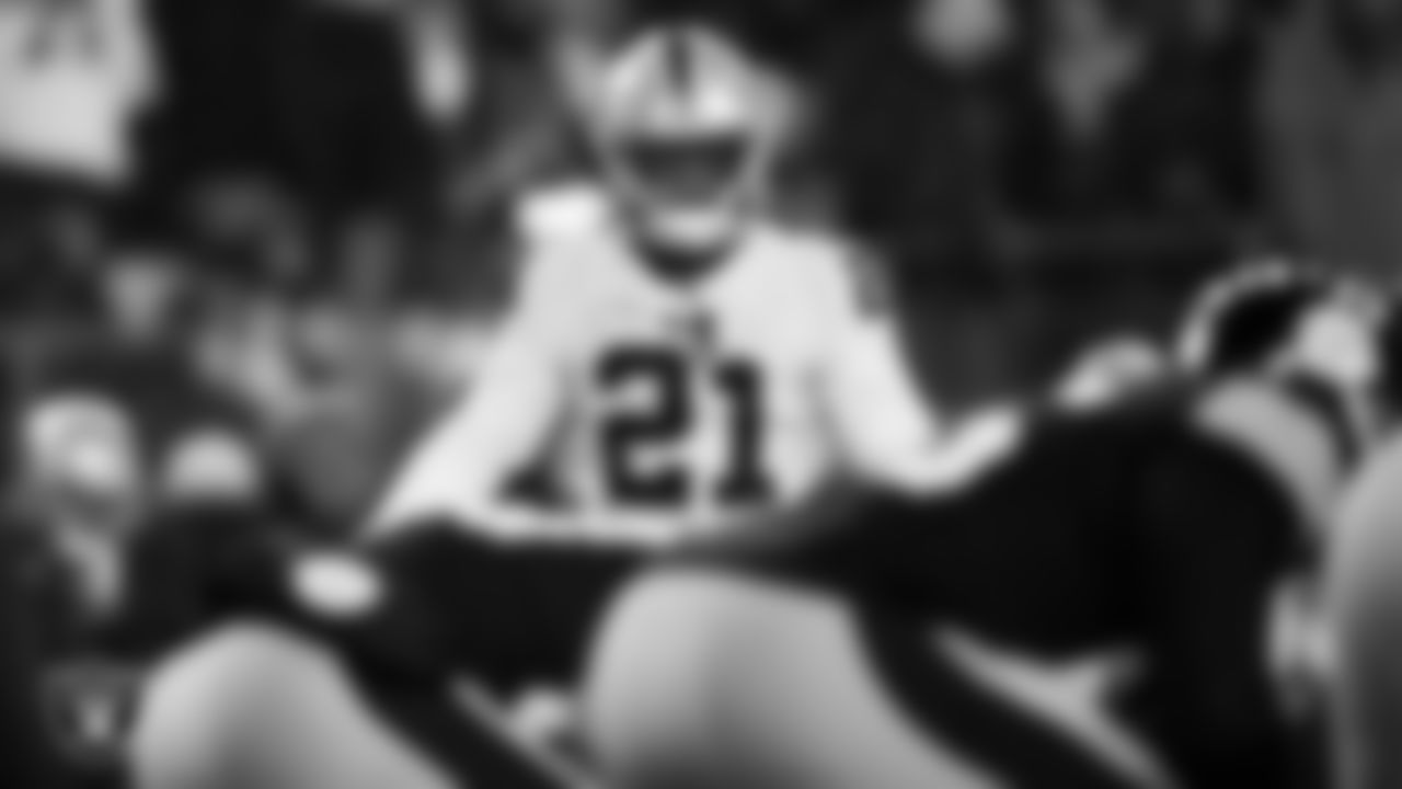 Las Vegas Raiders cornerback Amik Robertson (21) lines up before the snap during the regular season away game against the Pittsburgh Steelers at Acrisure Stadium.